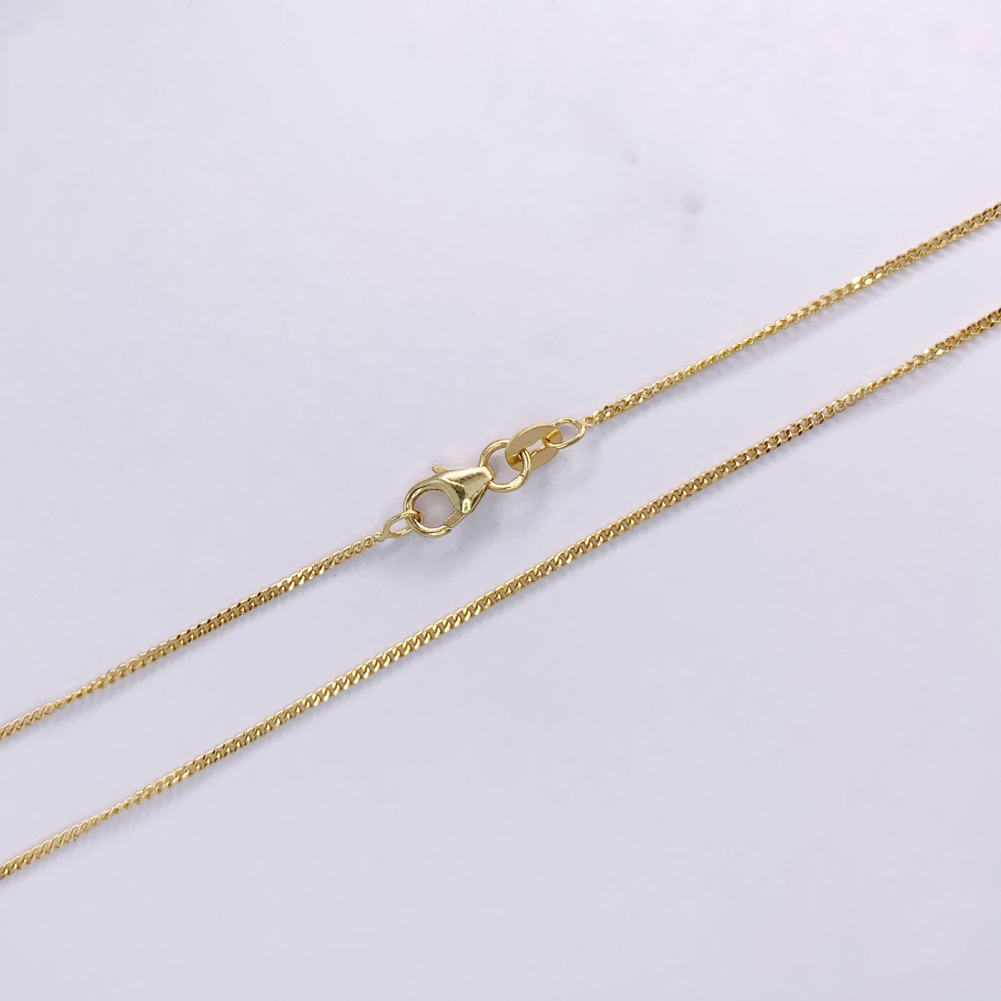 productfoto op witte achtergrond, geelgouden collier met gourmet schakel en karabijnhaak sluiting